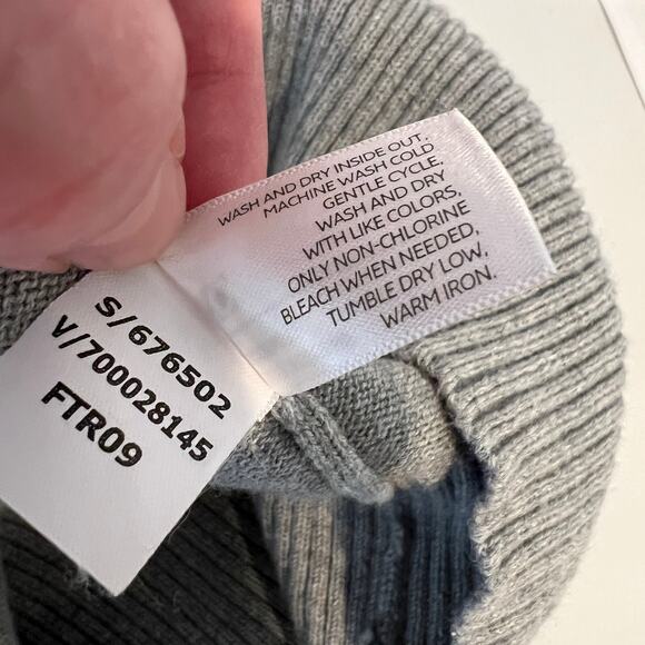 Old Navy Argyle V Neck Sweater Women's M Gray Cream White Pullover - Picture 5 of 8